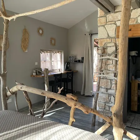 Le Petit Cabanon Bed & Breakfast 3*