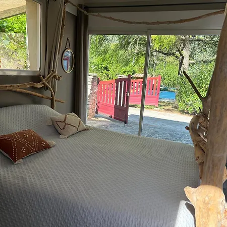 Bed & Breakfast Le Petit Cabanon 3*