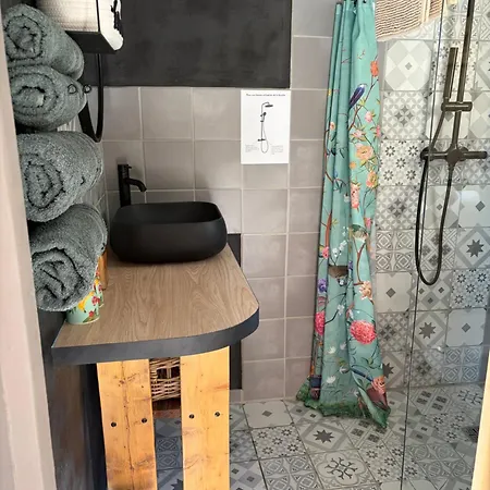 Le Petit Cabanon Bed & Breakfast 3*
