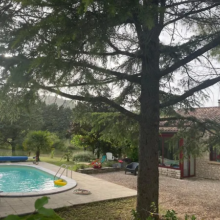 לינה וארוחת בוקר Le Petit Cabanon לאגורס