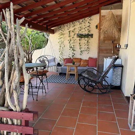 Bed & Breakfast Le Petit Cabanon 3*