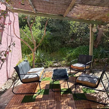Le Petit Cabanon לינה וארוחת בוקר 3*